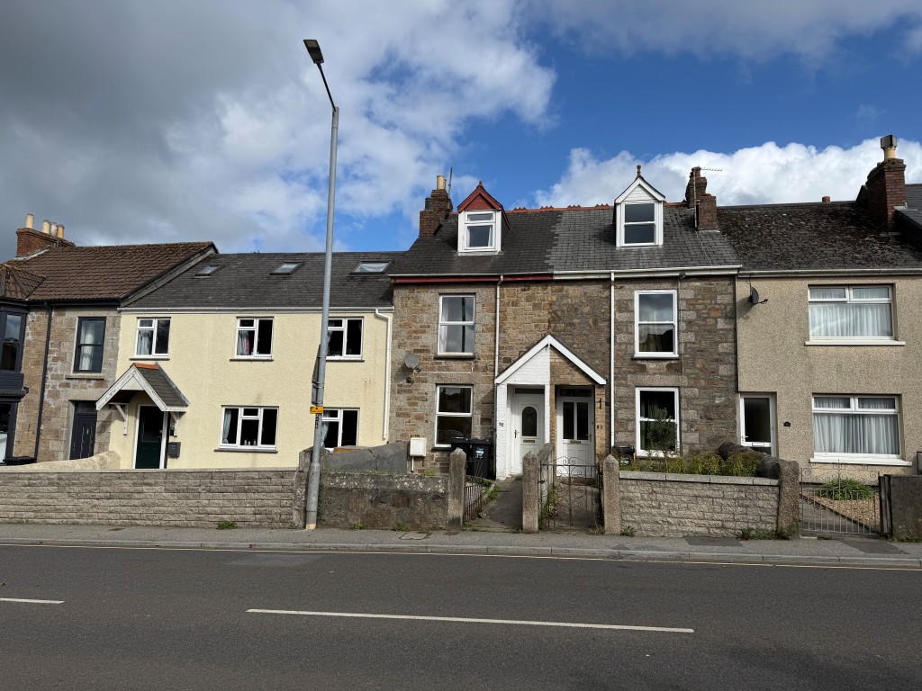 Lot: 91 - THREE STOREY TERRACED HOUSE WITH GARAGE, CLOSE TO TOWN CENTRE - Front of the property